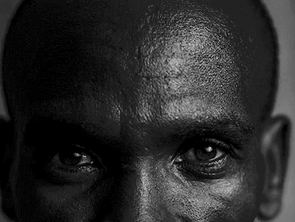 Eliud Kipchoge rompe récord y completa maratón en menos de 2 horas.